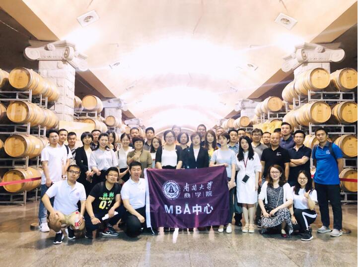 MBA联合会组织的企业参观团队一行三